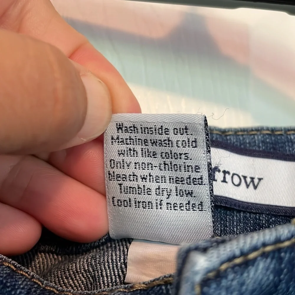 Croft & Barrow 8 denim capris straight leg metal button detail front/back pocket